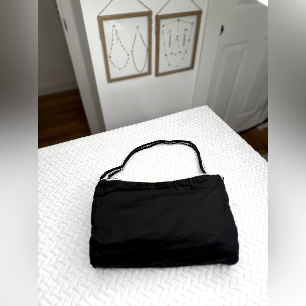 Black and Cream Chevron Shoulder Bag - Picture 7 of 11